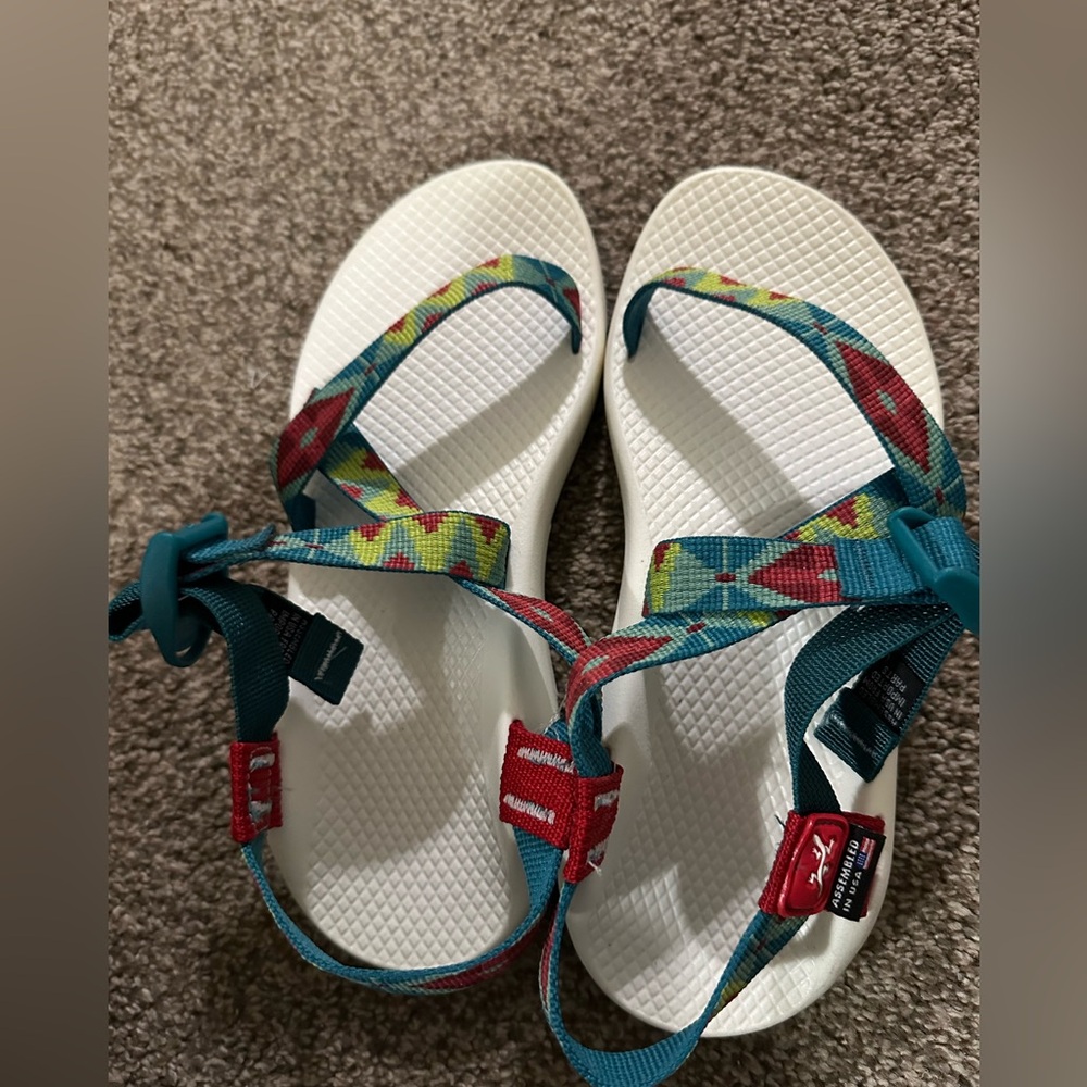 Women’s Chacos Size 8